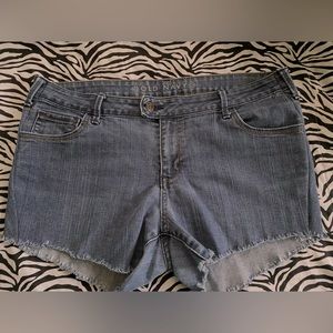 Old Navy wash blue cut off jean shorts Altered in size with raw hem. SZ 1X